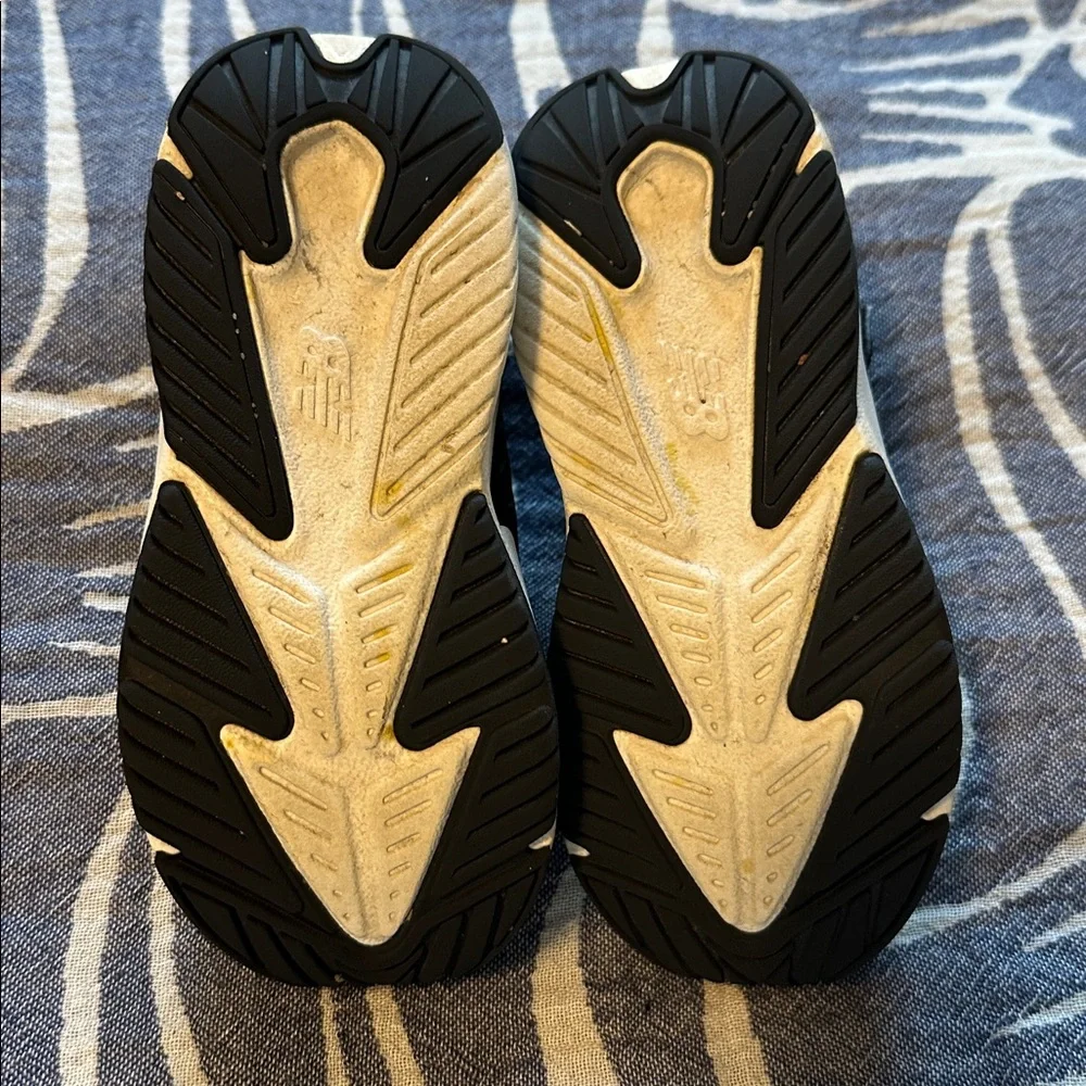 Toddler 9 New Balance Black and Gray Rave Run v2 Bungee Lace with Top Strap - Picture 3 of 5